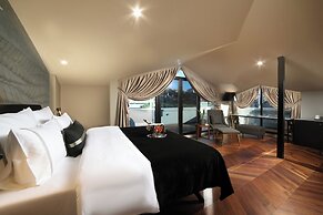 39 Kalamis Marina Hotel