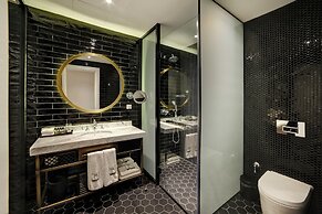 39 Kalamis Marina Hotel