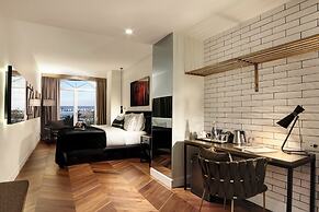 39 Kalamis Marina Hotel