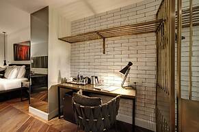 39 Kalamis Marina Hotel