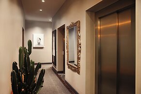 39 Kalamis Marina Hotel