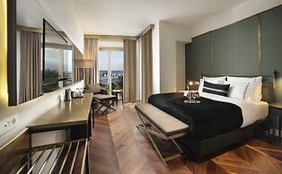 39 Kalamis Marina Hotel