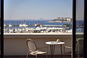 39 Kalamis Marina Hotel