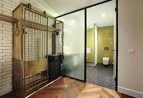 39 Kalamis Marina Hotel