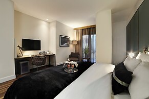 39 Kalamis Marina Hotel