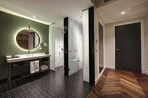 39 Kalamis Marina Hotel