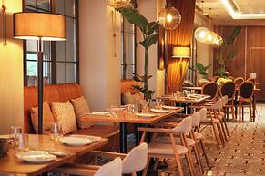 39 Kalamis Marina Hotel