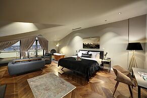 39 Kalamis Marina Hotel