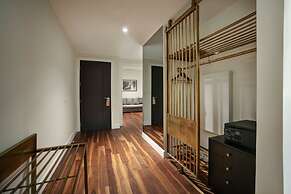 39 Kalamis Marina Hotel