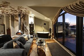 39 Kalamis Marina Hotel