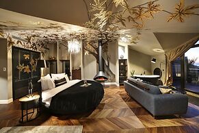 39 Kalamis Marina Hotel