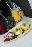 39 Kalamis Marina Hotel