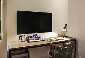 39 Kalamis Marina Hotel