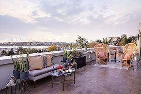 39 Kalamis Marina Hotel