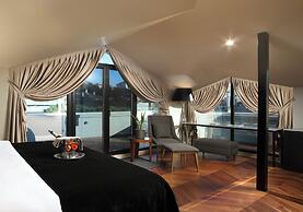 39 Kalamis Marina Hotel