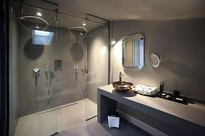 39 Kalamis Marina Hotel