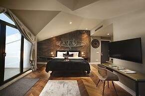 39 Kalamis Marina Hotel