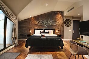 39 Kalamis Marina Hotel