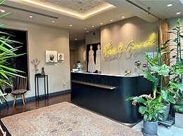 39 Kalamis Marina Hotel