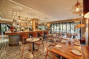 39 Kalamis Marina Hotel