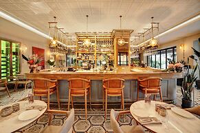 39 Kalamis Marina Hotel