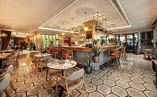 39 Kalamis Marina Hotel