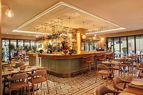 39 Kalamis Marina Hotel