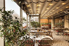 39 Kalamis Marina Hotel