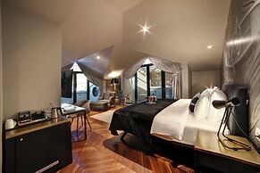 39 Kalamis Marina Hotel