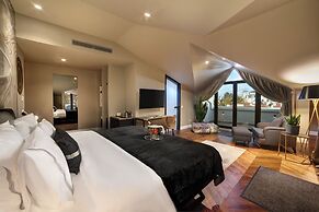 39 Kalamis Marina Hotel