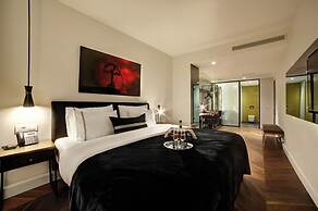 39 Kalamis Marina Hotel