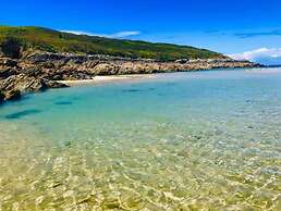 Kitty Unique 60s Caravan set in Pretty Garden