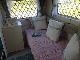 Kitty Unique 60s Caravan set in Pretty Garden