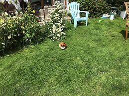 Kitty Unique 60s Caravan set in Pretty Garden