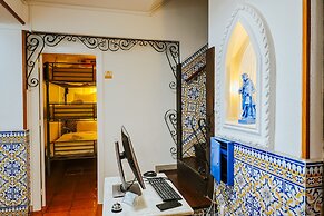 Help Yourself Hostels - Restelo