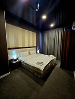 Hotel West
