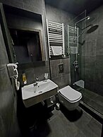 Hotel West