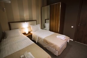 Hotel West