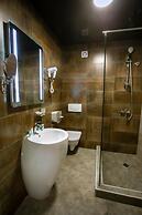 Hotel West