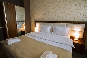 Hotel West