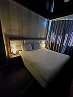 Hotel West