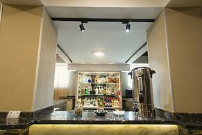 Hotel West