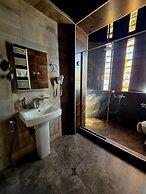 Hotel West