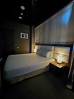 Hotel West