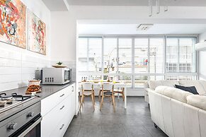 Quiet Street In A Central Location Apt