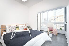 Quiet Street In A Central Location Apt