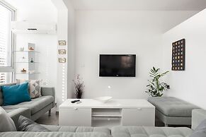 Quiet Street In A Central Location Apt