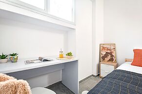 Quiet Street In A Central Location Apt