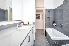 Quiet Street In A Central Location Apt