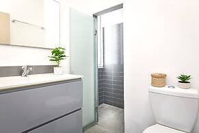 Quiet Street In A Central Location Apt